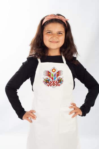 Бяла детска престилка с българска шевица