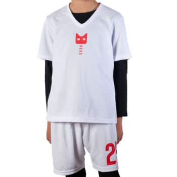 детски спортен екип с надписи